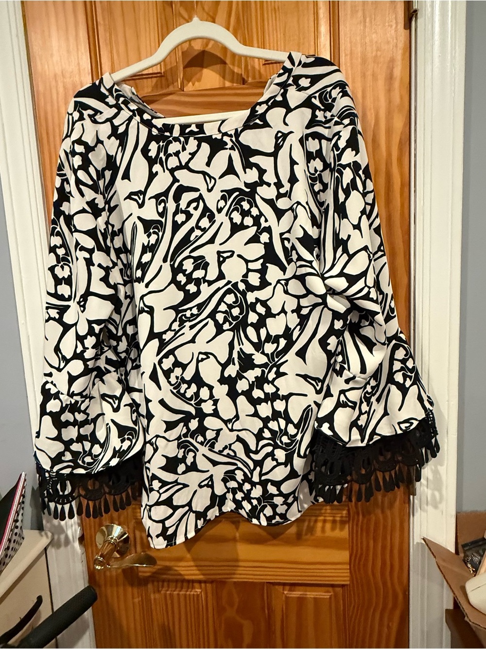 Chicos Black & White Printed Bell-Sleeve Top - chic - Picture 2 of 5